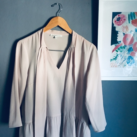 Blush bow tie blouse - Picture 2 of 2